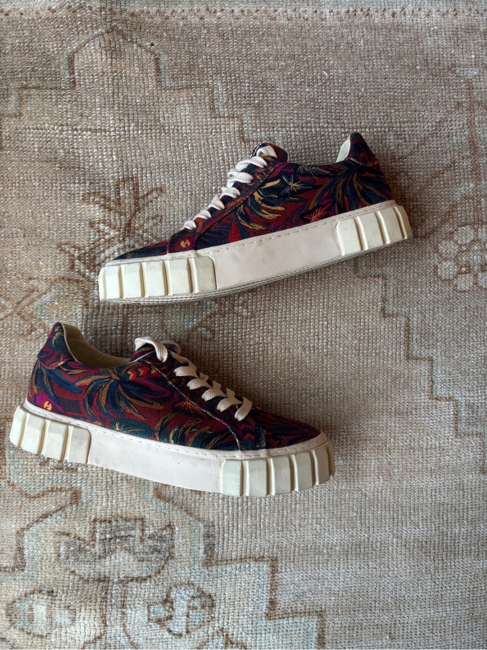 FARM Rio Sunset Forest Platform Sneaker Floral Canvas Lace Up Size 8.5